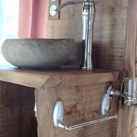 Le P'tit Nid De Gabriel Bed & Breakfast 3*